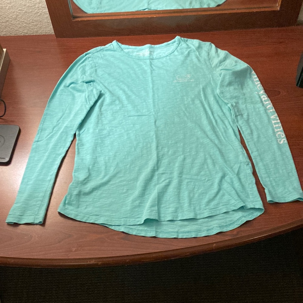 Vineyard vines lightweight long sleeved T-shirt XS
